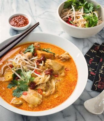  Laksa Johor!  A Creamy Coconut Curry Noodle Soup Brimming With Aromatic Spices and Fresh Seafood